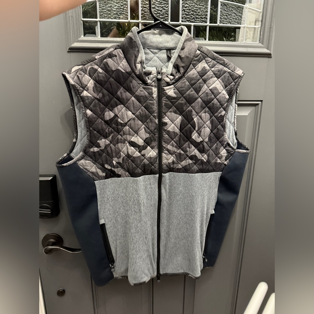 GREYSON GoLF Quilted Camouflage Vest with Gray and Black Accents